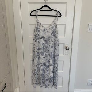 Park & Fifth flowy grey floral dress with shoulder ties, size M